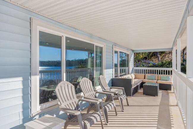 Building Photo - Lake Talquin - LAKEFRONT- Furnished 3 bedr...