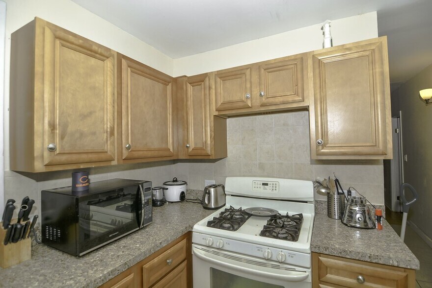 Building Photo - 1436 W Belmont Ave