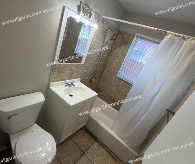 Building Photo - Spacious & well-appointed 3-Bedroom • 1-Bathroom Home