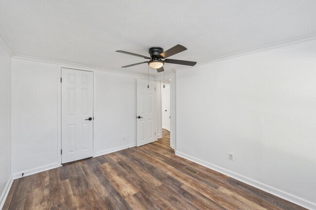 Building Photo - 264 Pinelog St