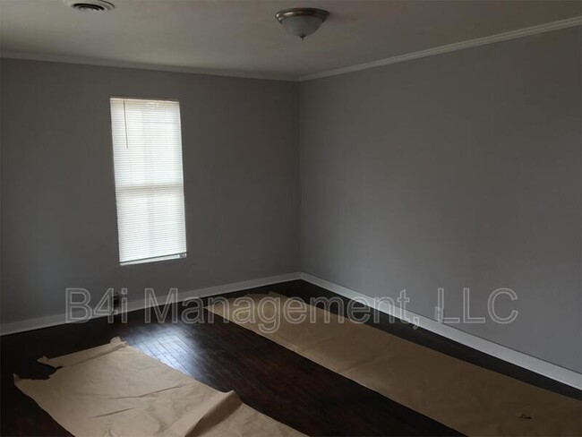Building Photo - 421 S 15th St