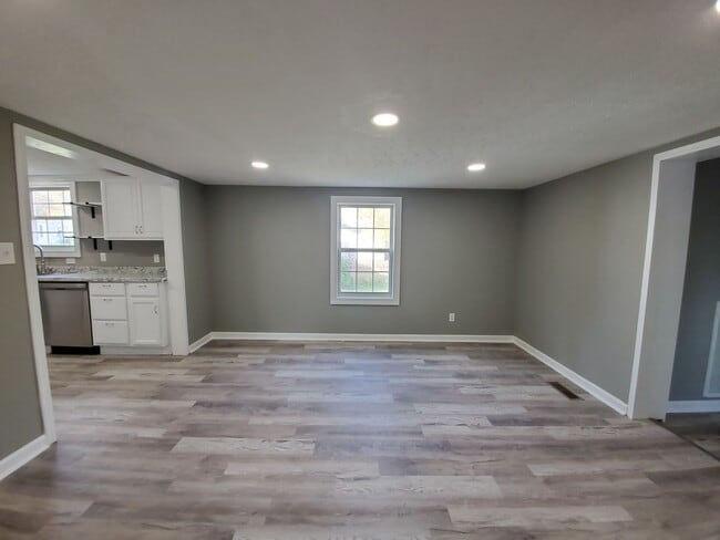 Building Photo - Great house for rent in Columbia!