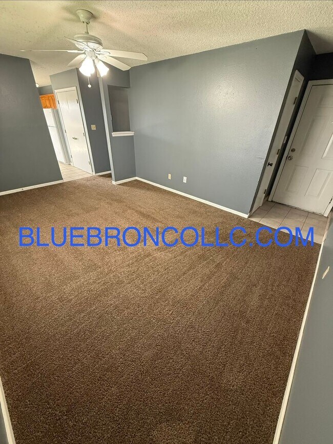 Building Photo - Cute 2 bedroom 1 bathroom home with a 1 car garage