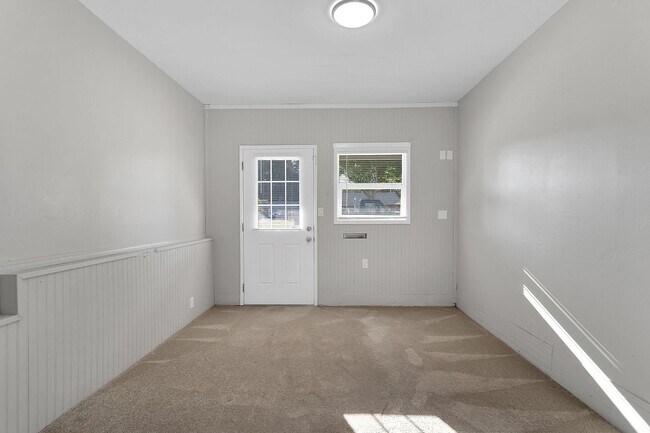 Building Photo - 1365CEDA