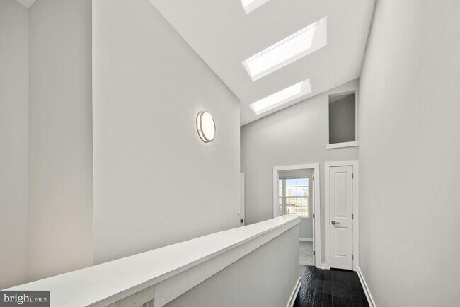 Building Photo - 17 S 44th St