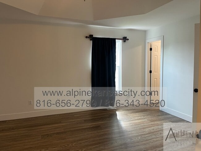 Building Photo - Gorgeous Multi Level Side by Side Split, P...