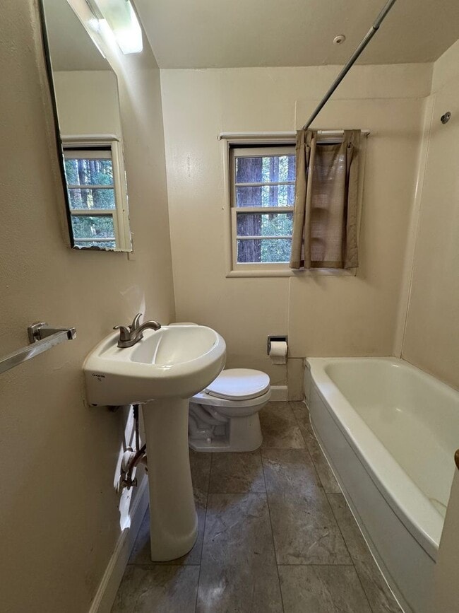 Building Photo - Serene mountain setting in Felton