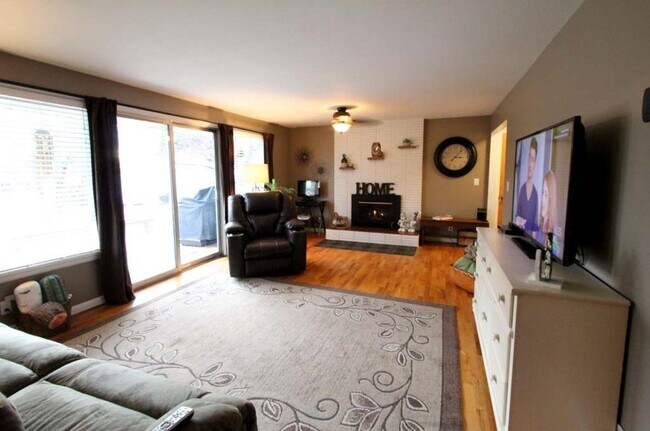 Building Photo - 2646 Yellowstone Ave