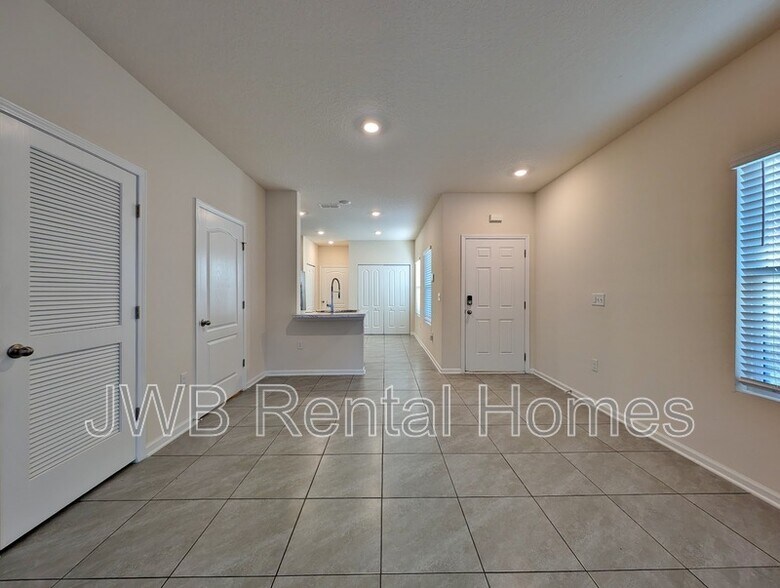 Building Photo - 268 Aralia Ln