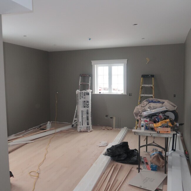 Building Photo - 32 Newhall St