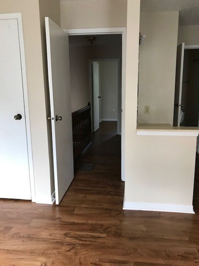 Building Photo - 3 bedroom, 2.5 bathroom townhome: Timber Ridge