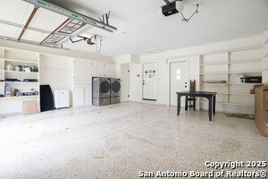 Building Photo - 302 W Silver Sands Dr