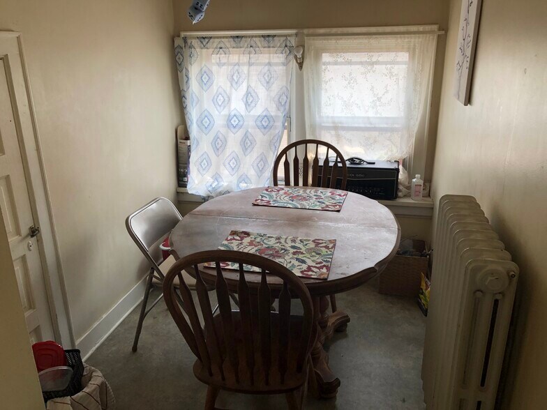 Building Photo - 505 S 4th St