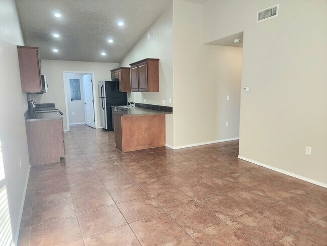 Building Photo - 1101 W 15th St