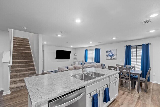 Building Photo - 5213 Peach Dr