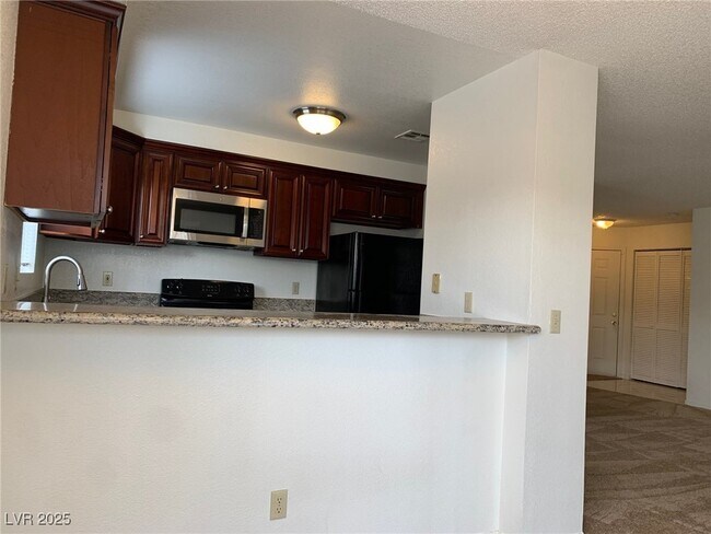 Building Photo - 6851 Tamarus St