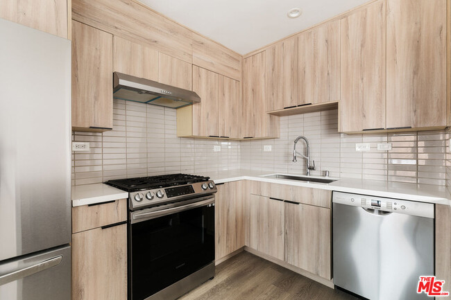 Building Photo - 1307 Tamarind Ave