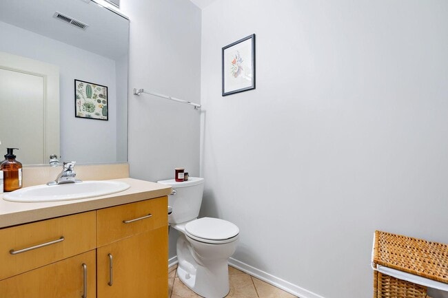 Building Photo - 2210 W Wabansia Ave