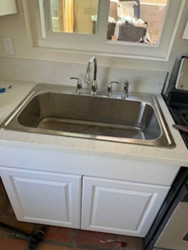 Building Photo - Central DHS, 2 BEDROOM, 1 BATH SINGLE FAMI...