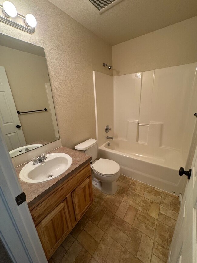 Building Photo - 4547 Hayler Ave