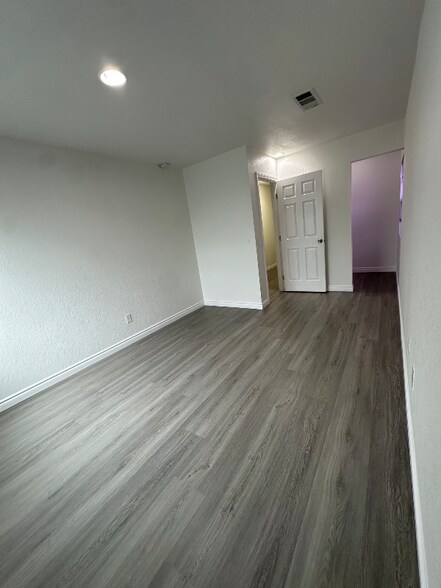 Building Photo - 14389 Moon Valley St