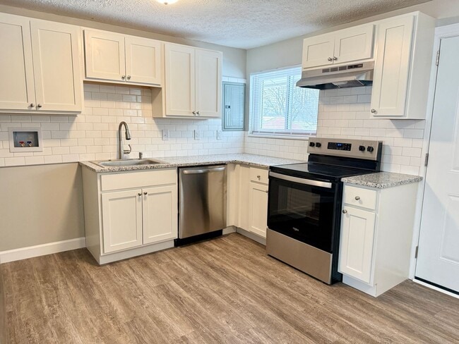 Building Photo - 501 Orangewood Dr