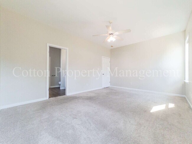 Building Photo - 448 Vallie Ln