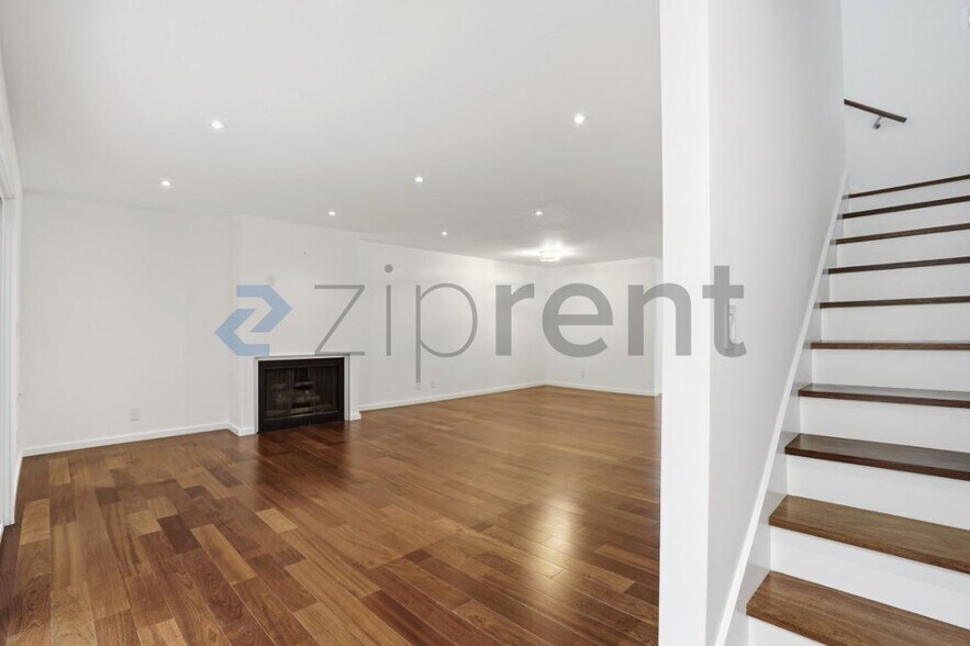 Building Photo - Unit 22
