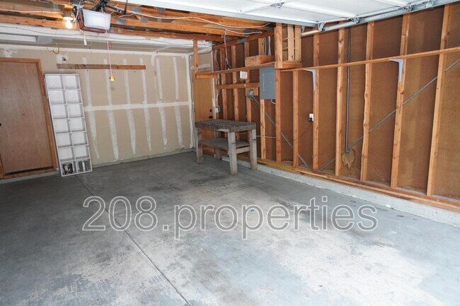 Building Photo - 3425 W Glenn St