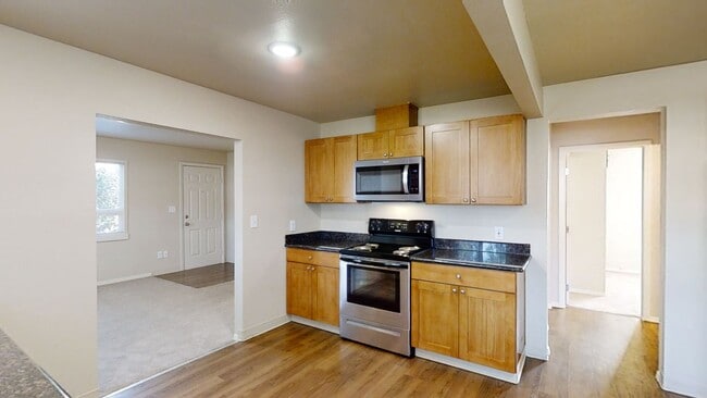 Building Photo - Country House w/ 2 Bedroom + Den - Washer, Dryer, Storage Shed & Plentiful Parking!