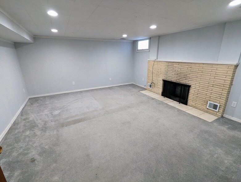 Building Photo - 2310 W Kiernan Ave