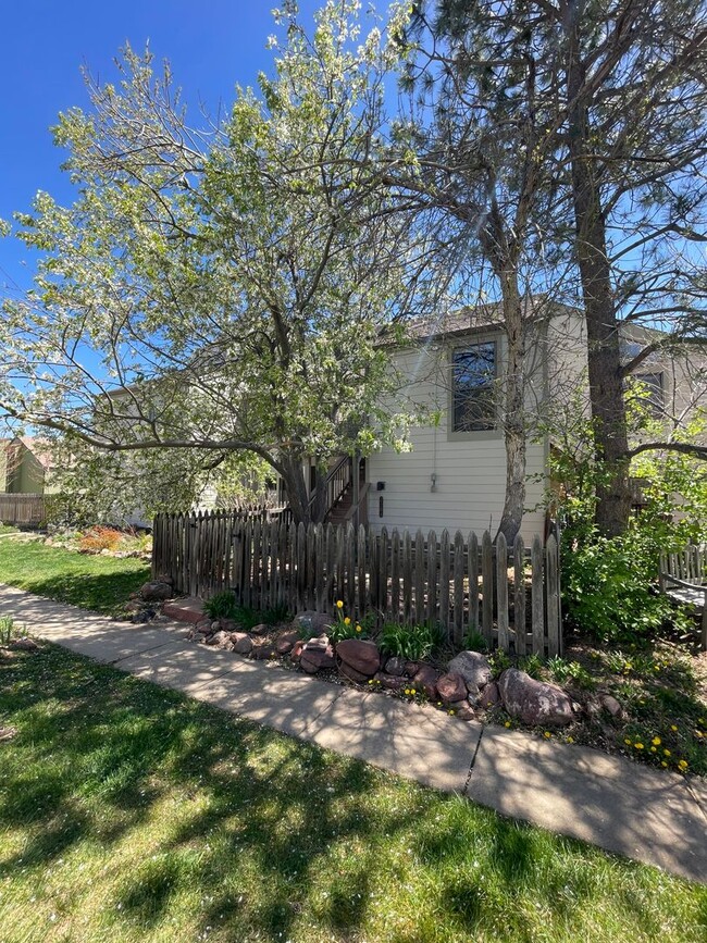 Building Photo - BEAUTIFUL 2 Bed 1 Bath Condo in Boulder