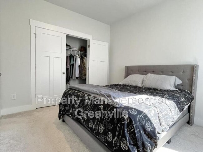 Building Photo - 501 Robinwood Pl