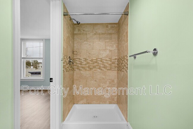 Building Photo - 1201 Union Ave