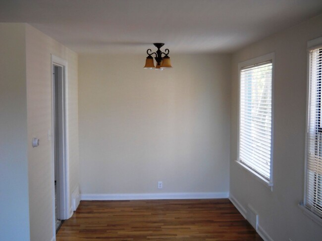 Building Photo - 2 Bedroom House - Seward Park! * 6 Month L...