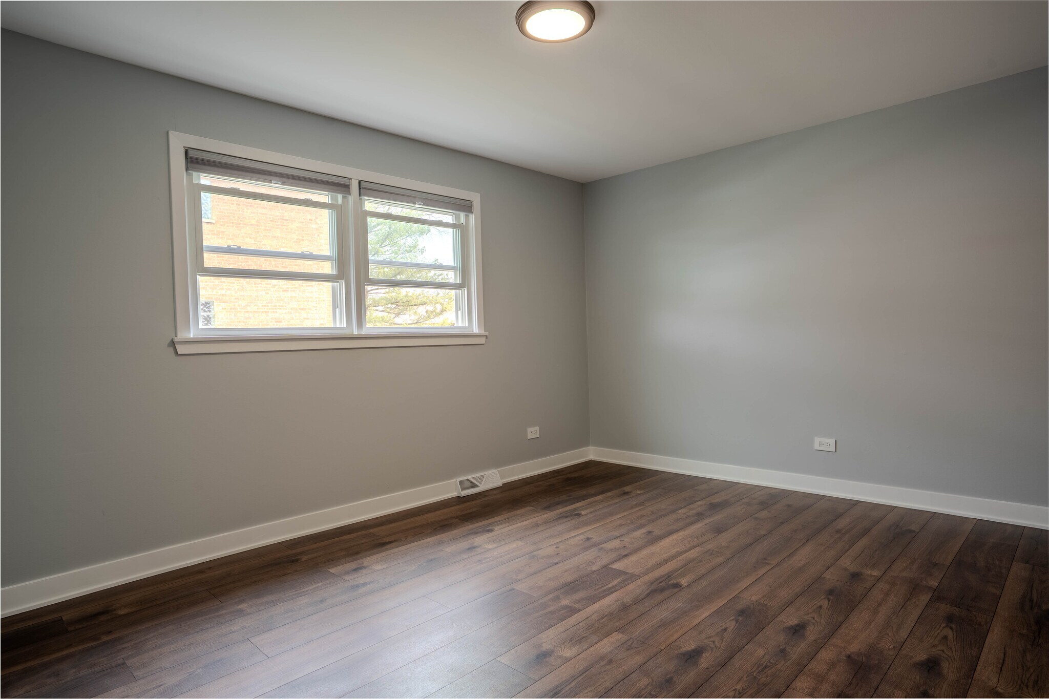 Building Photo - 620 57th St