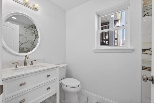 Building Photo - 40 E 5th St