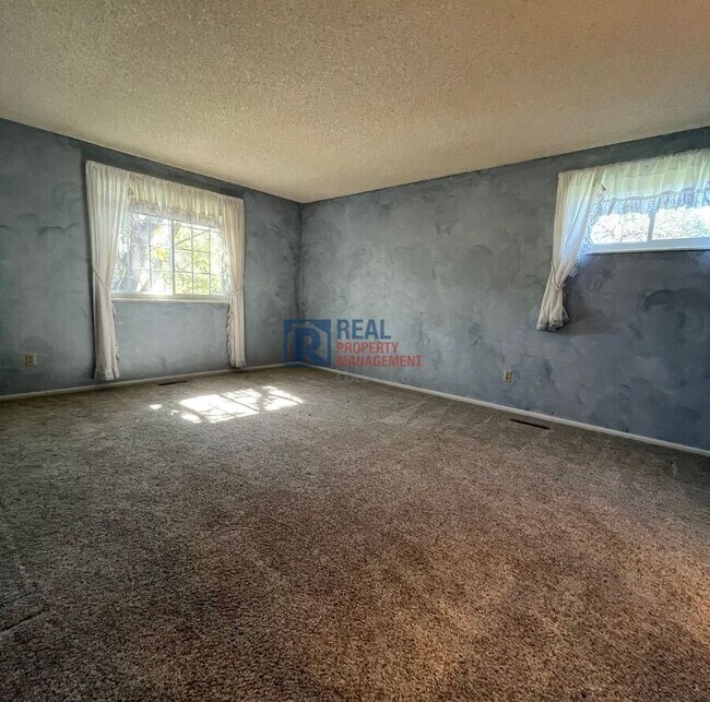 Building Photo - 4044 Cypress Ct