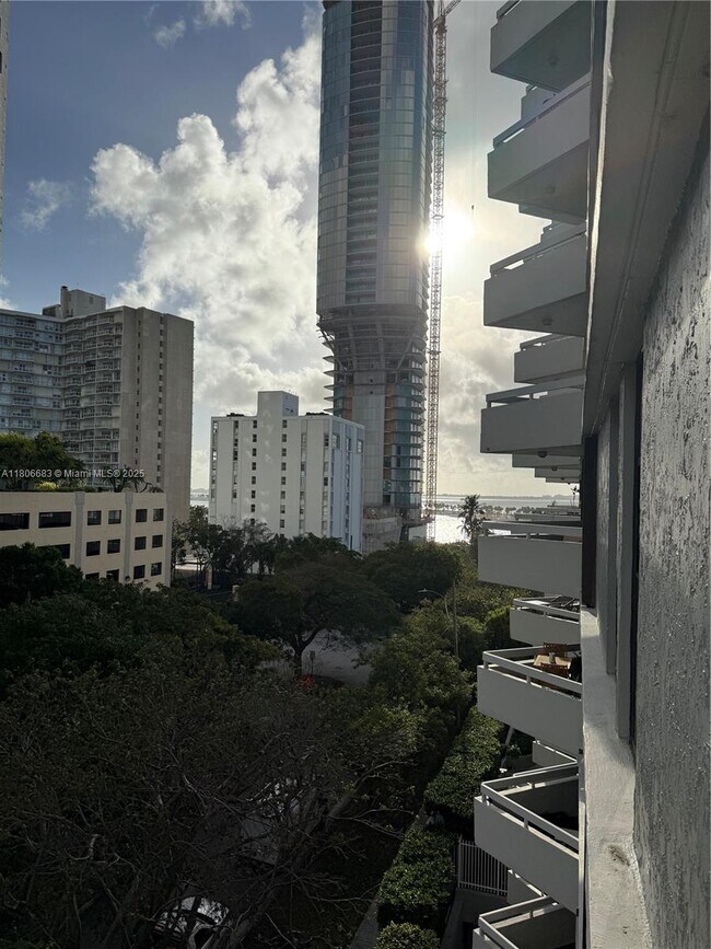 Building Photo - 2501 Brickell Ave