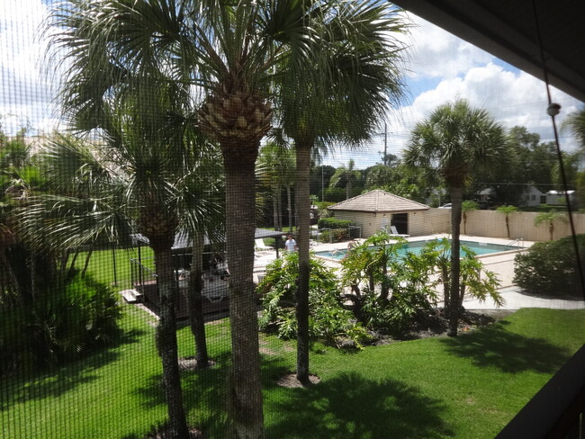 Building Photo - Venice, FL Mission Lakes 2BR/2BA Condo Loc...