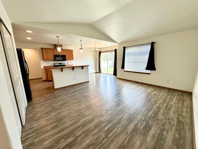 Building Photo - Charming 4-Bedroom Home with Large Fenced Yard and Modern Updates in Ellensburg