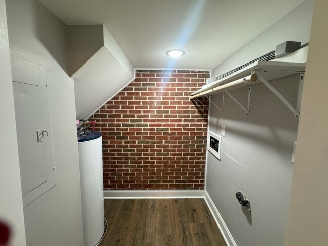 Building Photo - 5573