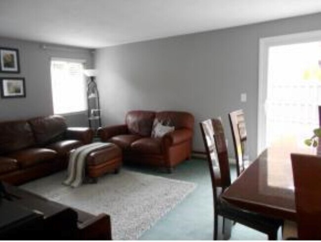 Building Photo - 912 White Birch Ln