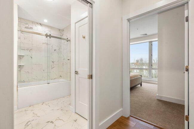 Building Photo - 1 US-1