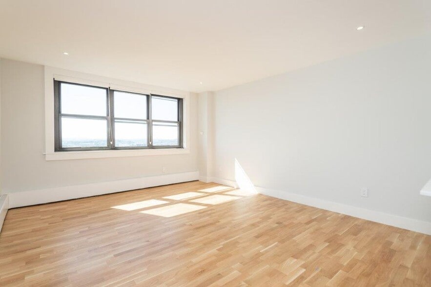 Building Photo - 1422 Columbia Rd