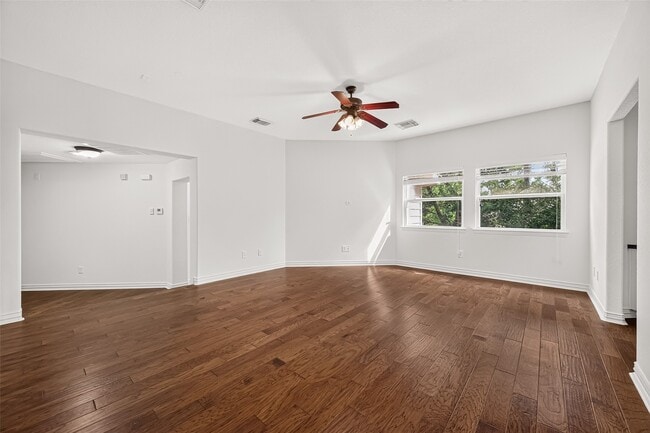 Building Photo - 18 Petal Park Pl