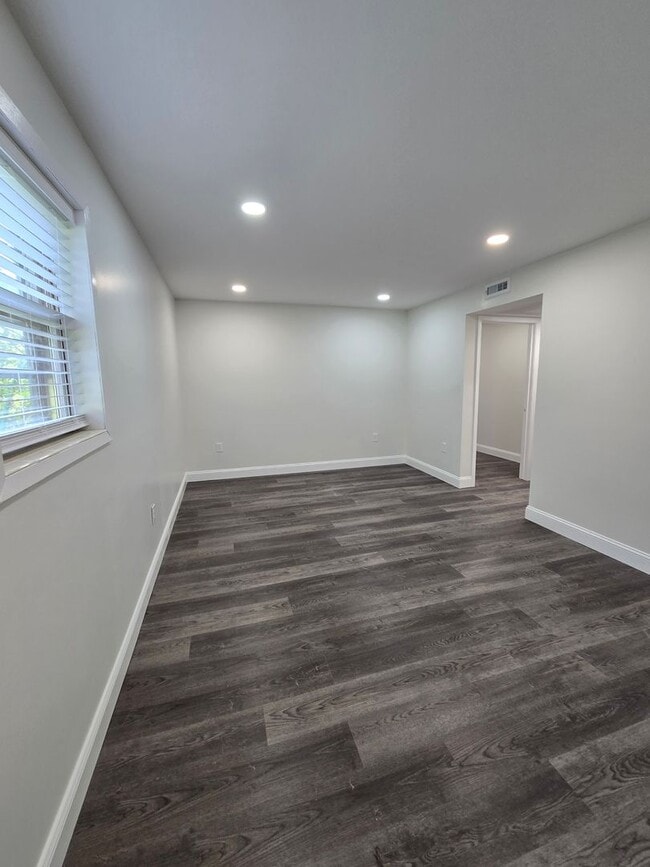 Building Photo - 108 Potomac Cir