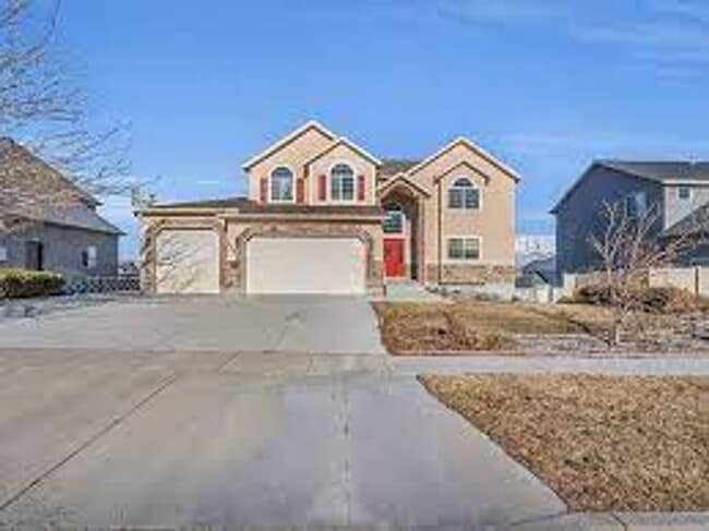 Building Photo - AMAZING 2 STORY HOME w/ 4 CAR GARAGE!