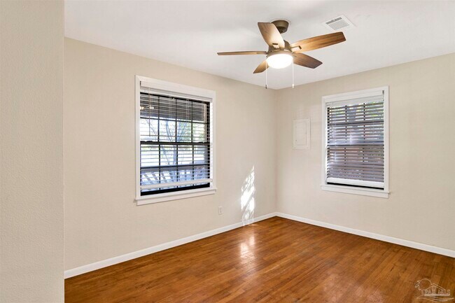 Building Photo - 525 Lakewood Rd