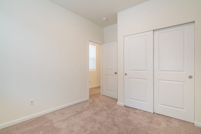 Building Photo - Super clean & spacious 4-bdrm/3-bath townhome in NE—Attached garage, great location